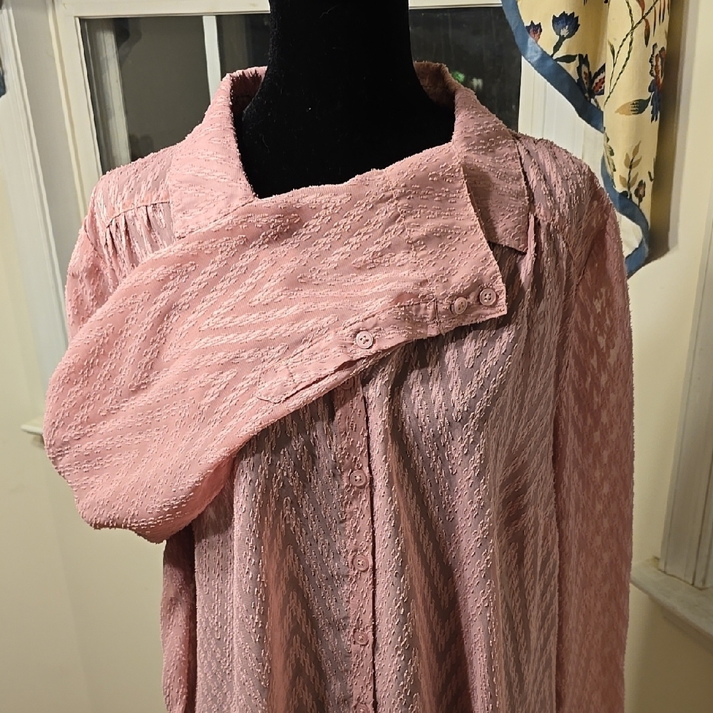 Pink Textured Button-Up Blouse - Picture 5 of 8